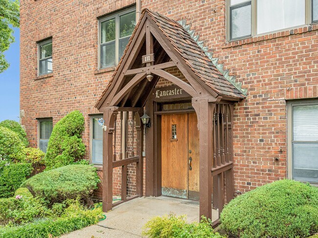 Foto del edificio - 111 Sagamore Rd