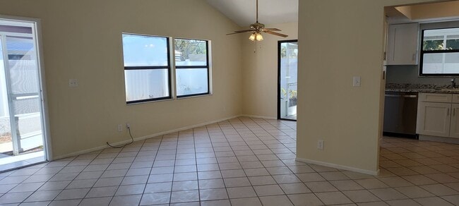 Building Photo - 2BR 2BA DUPLEX IN PELICAN COVE WEST