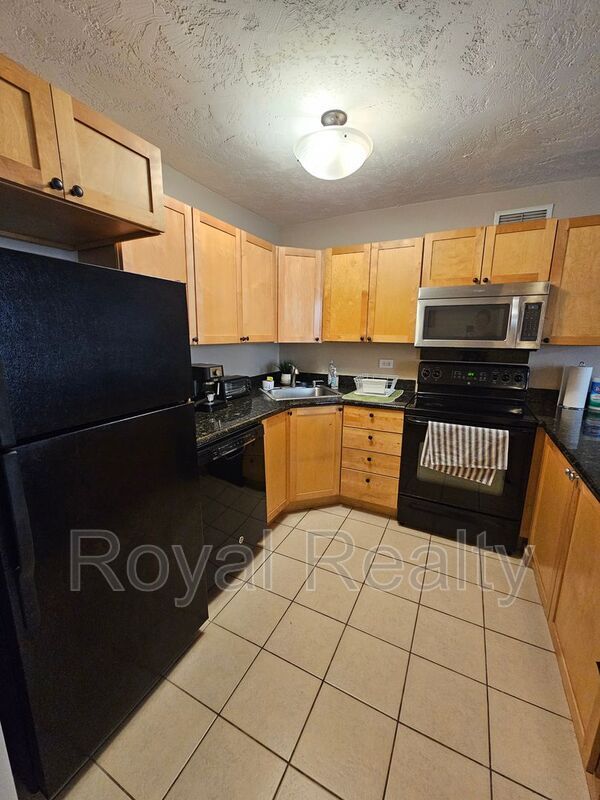 Building Photo - 430 Kaiolu St