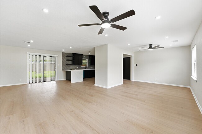 Foto del edificio - 8931 Blankenship Dr