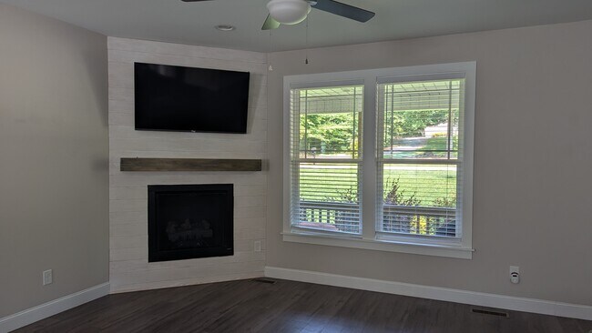 Foto del edificio - 6821 Ingleside Dr