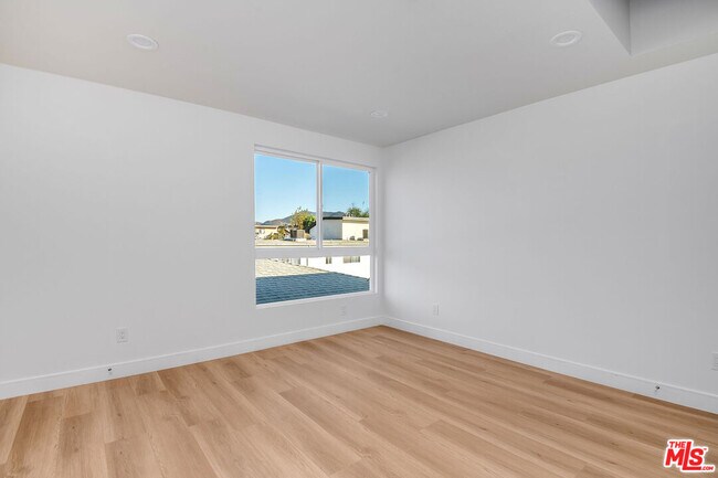 Foto del edificio - 10801 Kling St