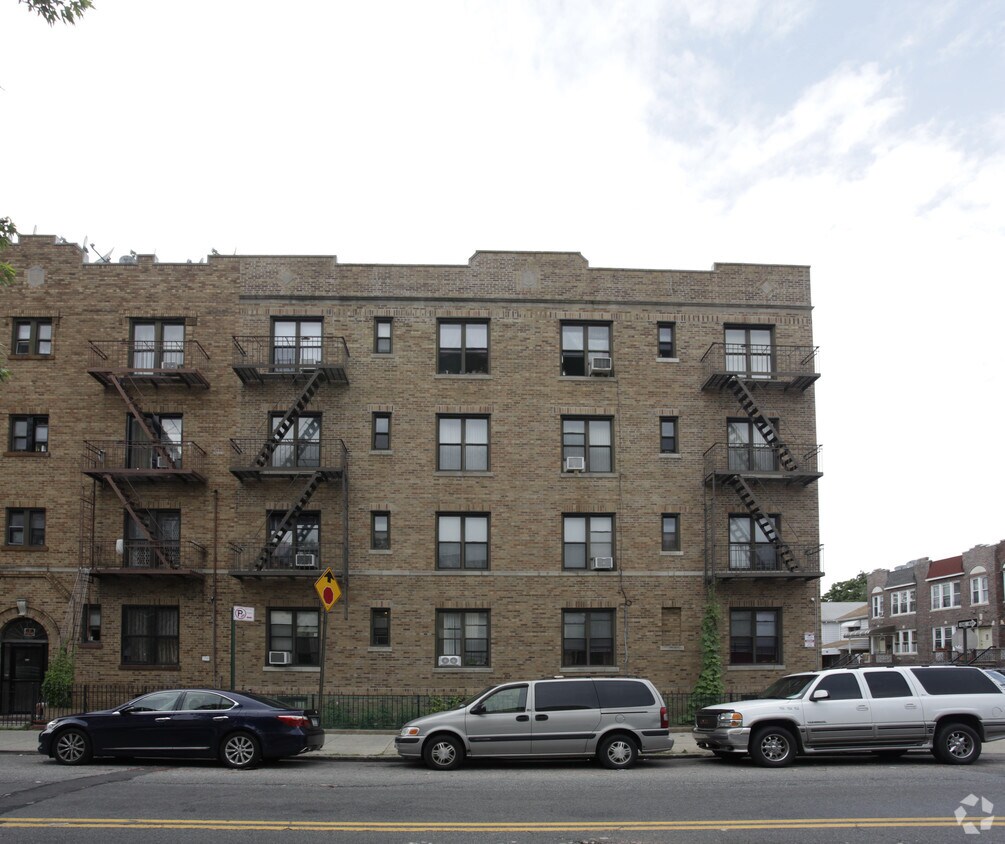 Building Photo - 1684 W 2nd St