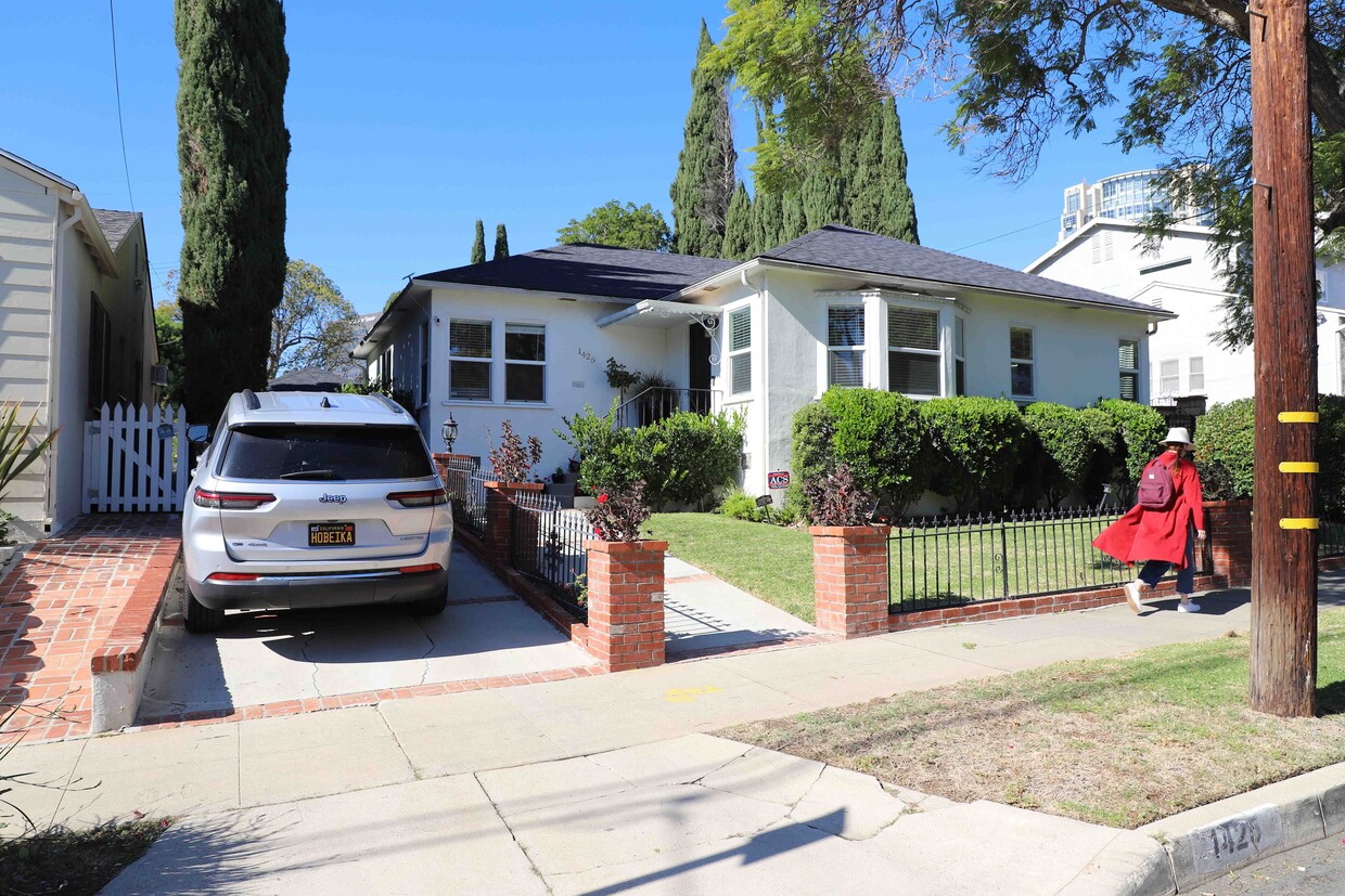 Primary Photo - 1425 Selby Ave