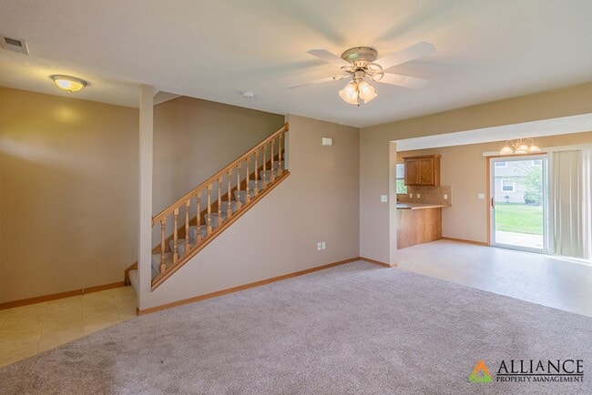 Building Photo - Spacious Duplex ~ Open Kitchen with Breakfast Bar!