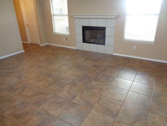 Building Photo - 7604 Plaza Taurina Dr