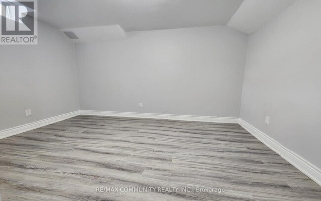 Building Photo - 1004 Maury Crescent