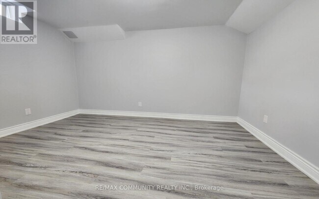 Photo du bâtiment - 1004 Maury Crescent