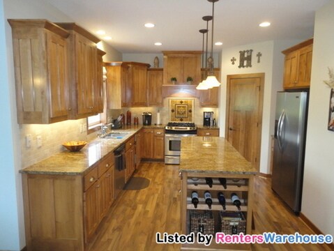 Building Photo - 6712 Lakeview Cir NE