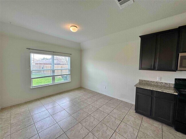 Foto del edificio - 1555 Twin Estates Dr