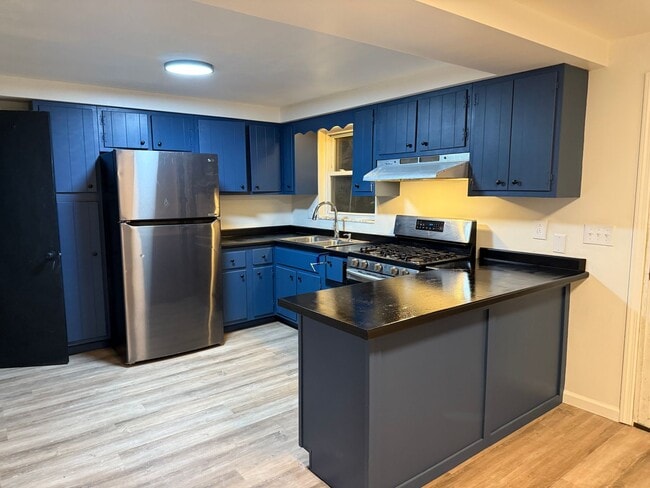 Photo - 803 7th St House