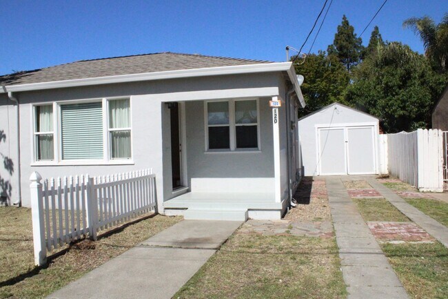 Foto del edificio - **COMING SOON** Adorable 2 Bedroom, 1 Bath...