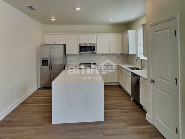 Building Photo - 3347 Emzy Dr