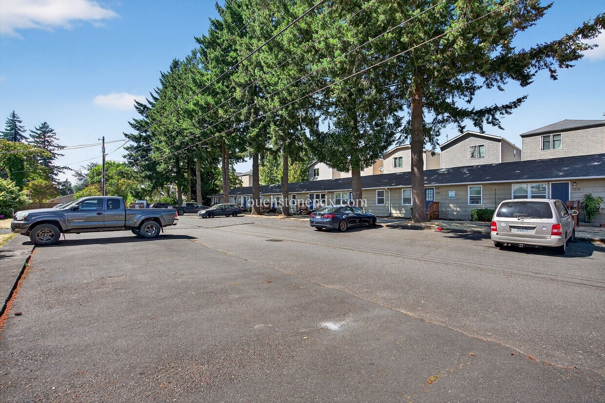 Primary Photo - *$700 OFF SECOND MONTHS RENT* Cozy Urban L...