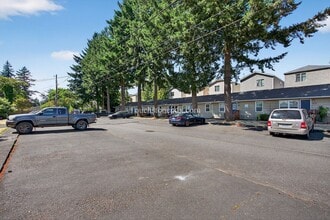 Building Photo - 7359 SE Evergreen St