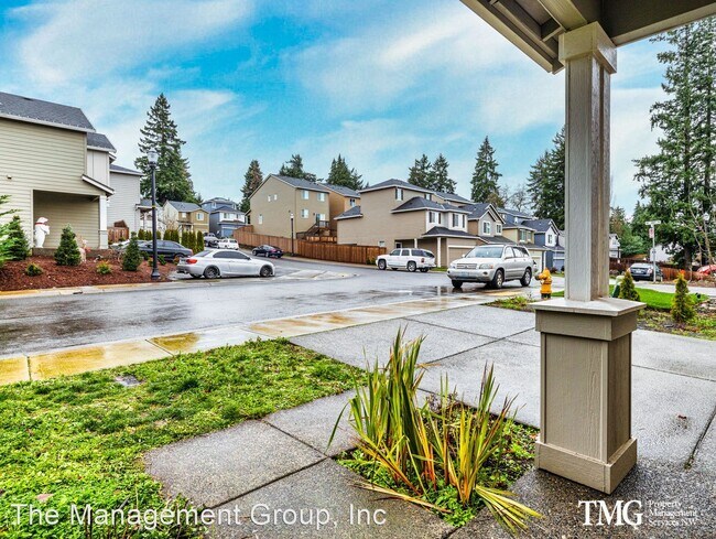 Building Photo - 4 br, 3.5 bath House - 3818 NE 62nd Street