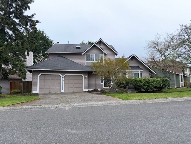 Foto del edificio - Saratoga Reach Beauty: Updated 4BR Home with Deck, Fireplace & Prime Mukilteo Location