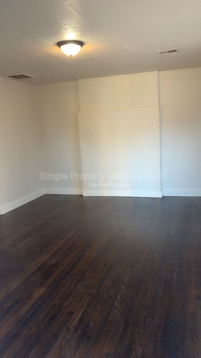 Building Photo - 944 East Dr