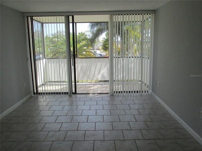 Building Photo - 618 Bird Bay Dr S