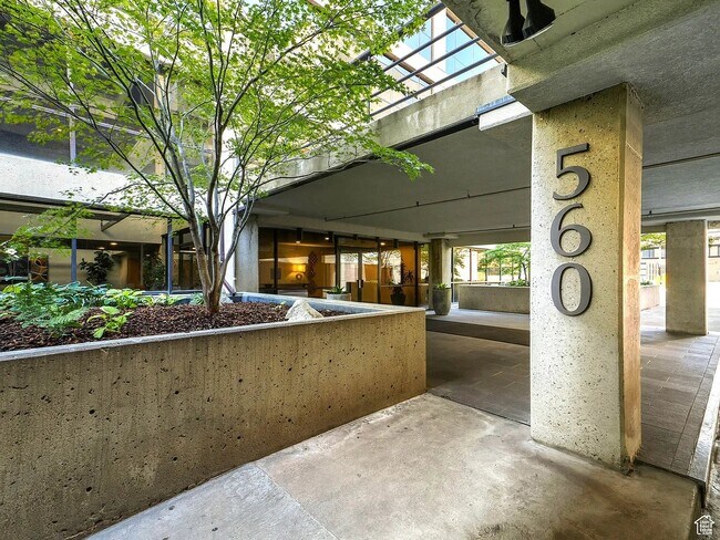 Foto del edificio - 560 E S Temple St