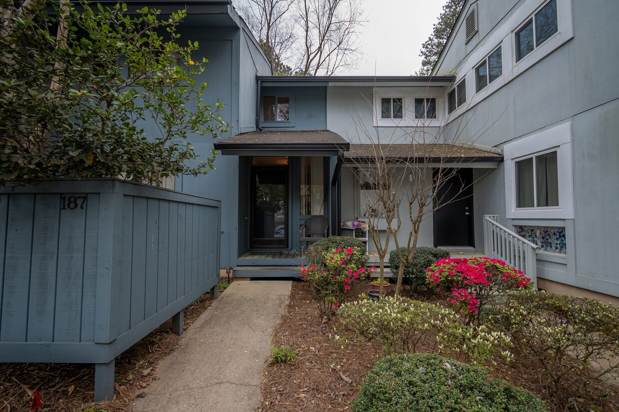 Foto principal - 187 Woodstone Dr