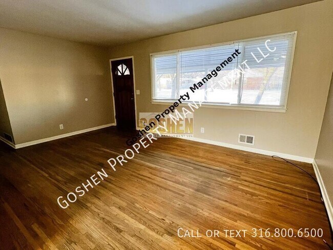 Foto del edificio - Beautiful 3 Bdrm. home w/finished basement...