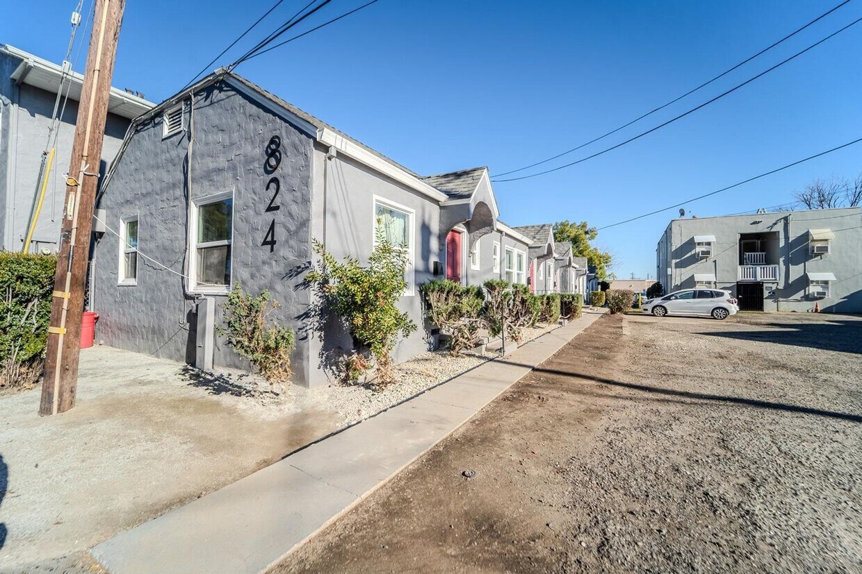 Building Photo - 819/824 Oak St