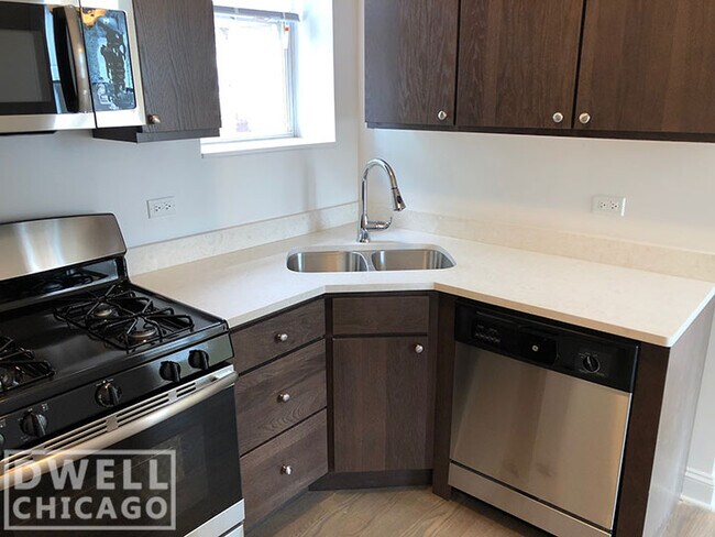 Foto del edificio - 2914 N Troy St