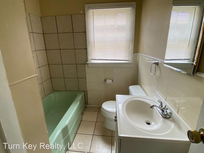 Building Photo - 3 br, 1 bath House - 215 Woodward Rd