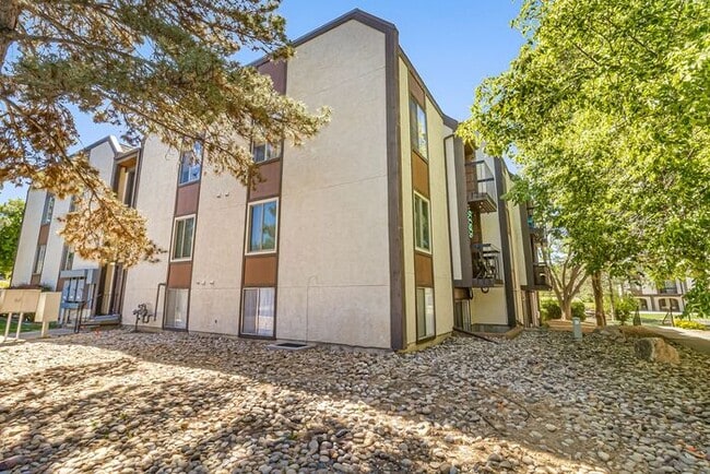 Photo - Easy Living Starts Here | 2 Bedroom Lakeside Condo