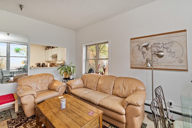 Foto del edificio - 216 Lake St