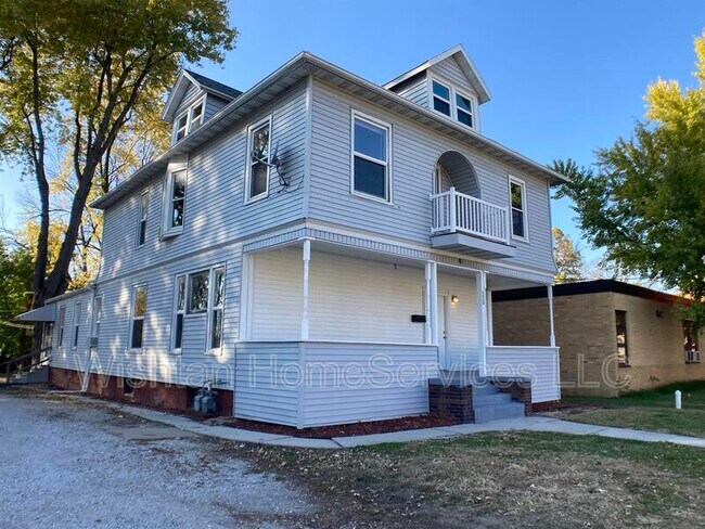 Building Photo - 320 N McArthur St