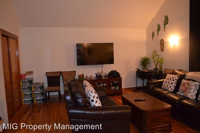 Building Photo - 118 Gotthardt St