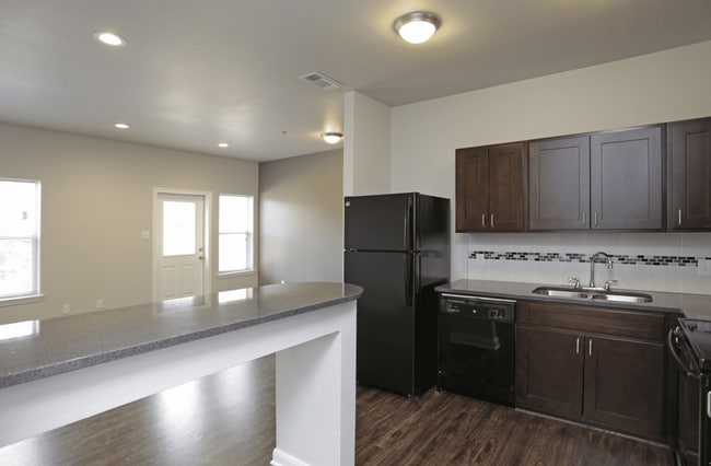 Building Photo - City Center Apartments