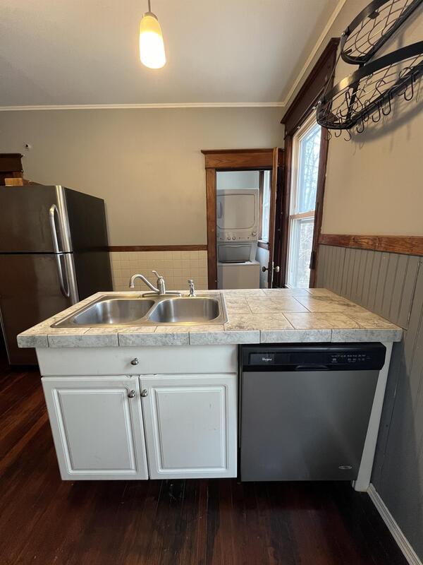 Building Photo - 20 Besch Ave