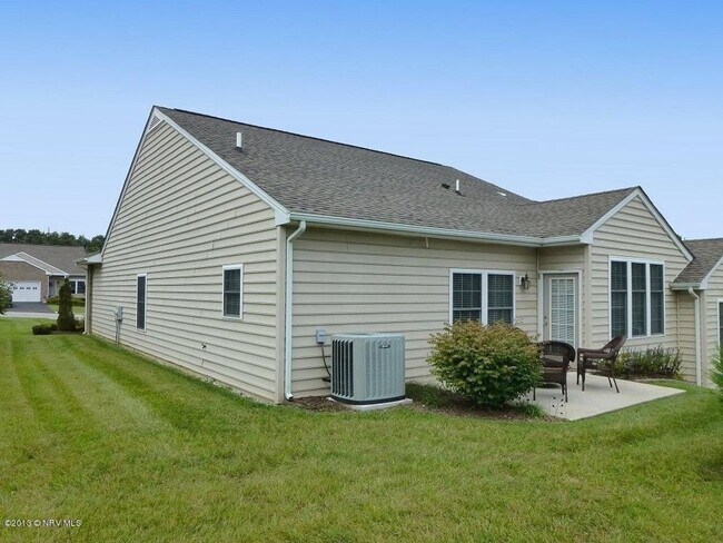 Building Photo - 2 Bedroom 2 Bath Townhouse