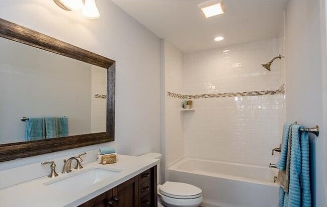 Photo - 777 N Main St Apartment