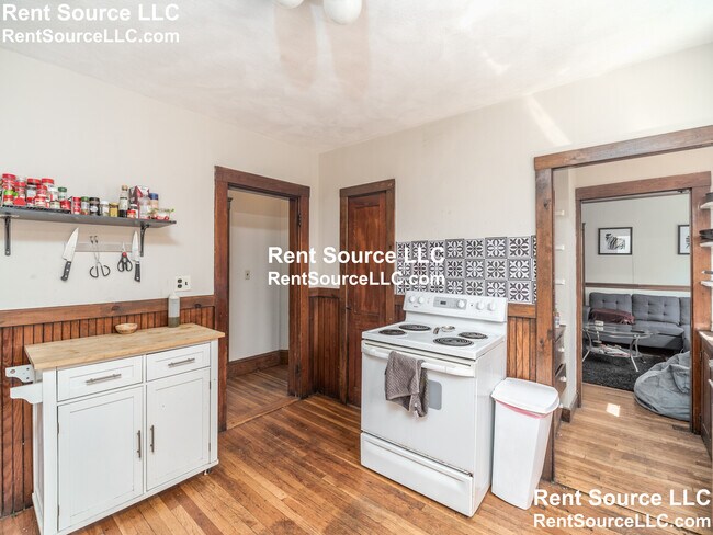 Foto del edificio - 52 Upland Rd