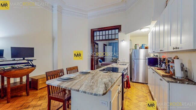 Building Photo - 175 Marlborough St
