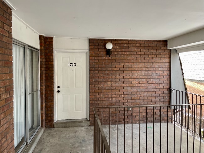 Building Photo - 1710 Hickory Ln