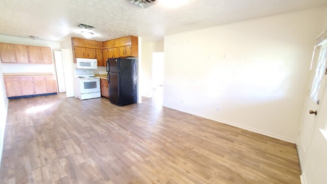 Building Photo - 210 Bolton Cir