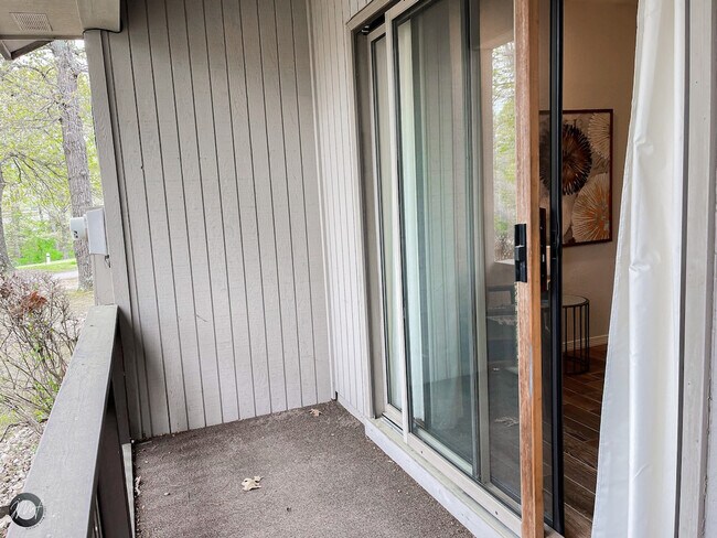 Foto del edificio - 30 Lunsford Ln