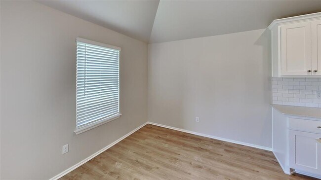 Building Photo - 12800 Elba Dr