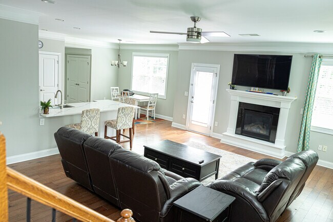 Foto del edificio - 5016 Trembath Ln