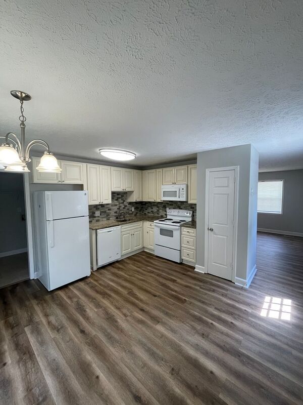 Building Photo - 634 Maple Top Dr