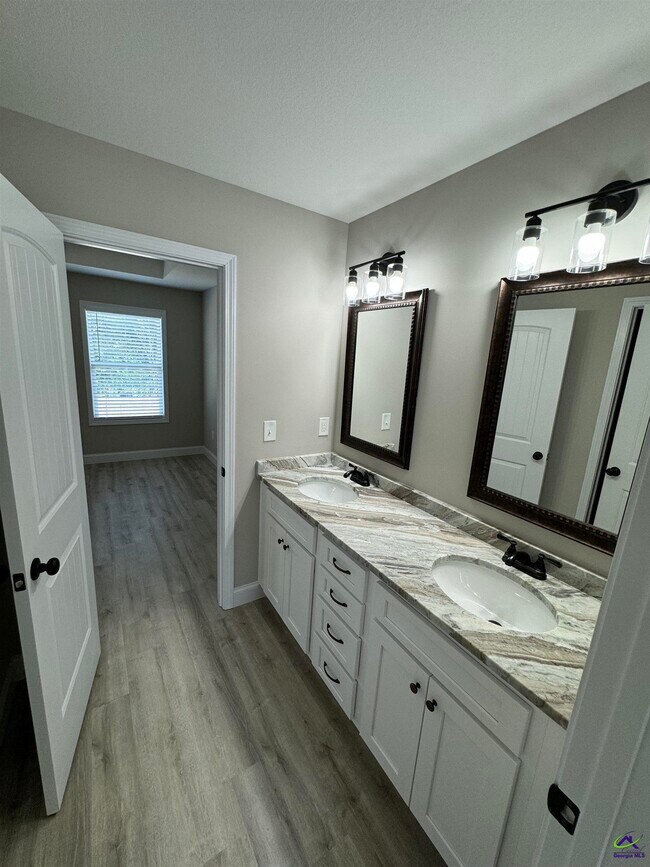 Foto del edificio - 312 Beau Claire Cir