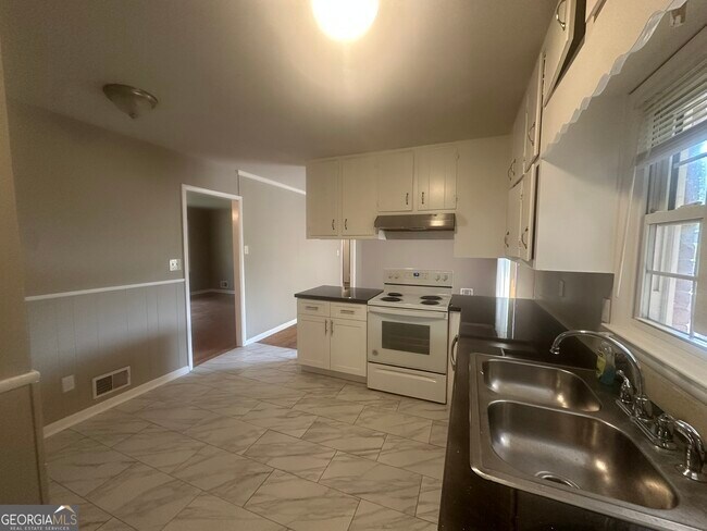 Building Photo - 6575 Wendell Cir
