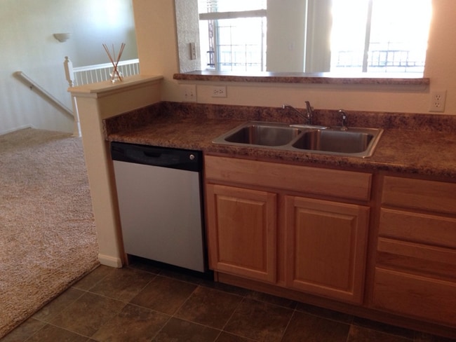 Building Photo - 2bed/2bath Townhome in Black Feather Castle Rock