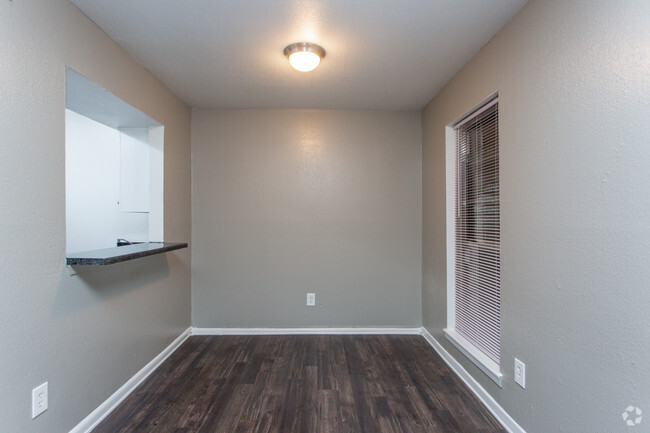 1 Br, 1 Ba - Dining Room - Ashford Crescent Oaks