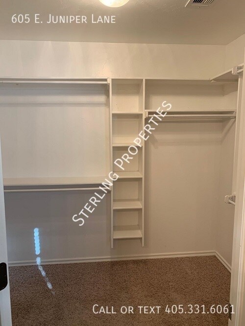 Foto del edificio - 605 E Juniper Ln